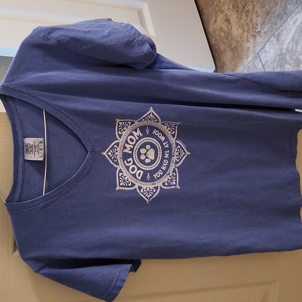 Womens fit tshirt. I love it but to small for me